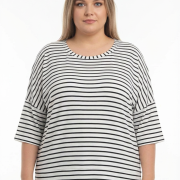 Μπλούζα Plus Size Ριγέ – Κομψότητα, Άνεση & Minimal Στυλ