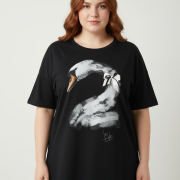Μπλούζα Plus Size με Swan LOVE Print – Μοντέρνα & Statement