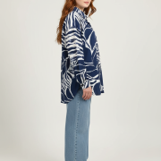 Πουκάμισο Plus Size με Abstract Navy‑White Print – Κομψό & Μοντέρνο