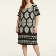 Μαύρο Φόρεμα Plus Size με Γεωμετρικά Μοτίβα – Κομψό & Εντυπωσιακό