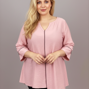 Μπλούζα Μεγάλων Μεγεθών με V & Μαύρη Λεπτομέρεια | Plus Size Κομψότητα