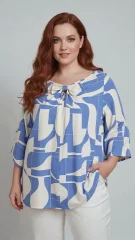 Μπλούζα Μεγάλων Μεγεθών με Φιόγκο & Γεωμετρικό Print – Κομψότητα με Μοντέρνα Υφή