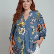 Μπλούζα Μεγάλων Μεγεθών με Τροπικό Print – Φρέσκια Διάθεση & Άνεση