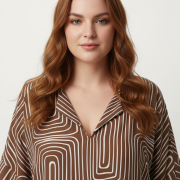 Μπλούζα Plus Size με Γεωμετρικό Print – Καφέ & Λευκό