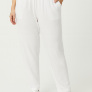 Παντελόνι Plus Size με Ελαστική Μέση & Πλαϊνές Τσέπες – Άνετο & Casual Chic