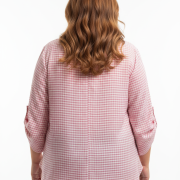 Μπλούζα Plus Size Καρό με V Λαιμόκοψη – Ροζ & Λευκό