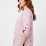 Μπλούζα Plus Size Καρό με V Λαιμόκοψη – Ροζ & Λευκό