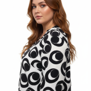 Μπλούζα Plus Size Ασπρόμαυρη με Abstract Print – Άνετη & Μοντέρνα