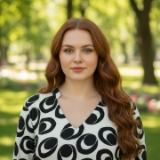 Μπλούζα Plus Size Ασπρόμαυρη με Abstract Print – Άνετη & Μοντέρνα