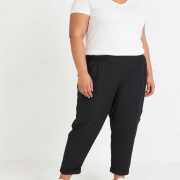 Παντελόνι Plus Size με Ελαστική Μέση & Πλαϊνές Τσέπες – Άνετο & Casual Chic