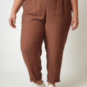 Παντελόνι Plus Size με Ελαστική Μέση & Πλαϊνές Τσέπες – Άνετο & Casual Chic