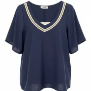 Μπλε Μπλούζα V‑Neck με Διακοσμητικό Ρέλι – Plus Size Chic