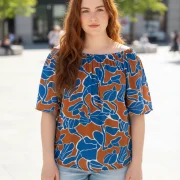 Μπλουζάκι 100% Viscose Off‑Shoulder με Blue‑Brown Print – Plus Size Καλοκαιρινή Κομψότητα