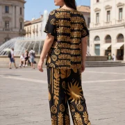 Plus Size Μπλούζα Παντελόνι – Μαύρη Μπλούζα με Χρυσό Boho Print