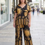 Μαύρο παντελόνι με χρυσό boho print και άνετη plus size εφαρμογή. Ιδανικό για total look με την ασορτί μπλούζα.
