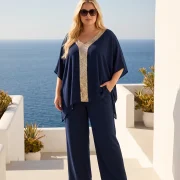 Elegant Μπλούζες Γυναικείες Μεγάλα Μεγέθη – Μπλε Μπλούζα με Χρυσή V Λεπτομέρεια