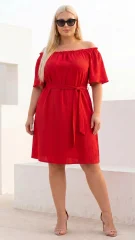 Μοντέρνα Φορέματα Plus Size – Κόκκινο Off‑Shoulder Φόρεμα με Ζώνη & Chic Γραμμή
